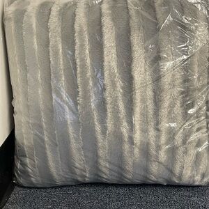 Madison Park 20” Gray Decorative Pillow. NIP